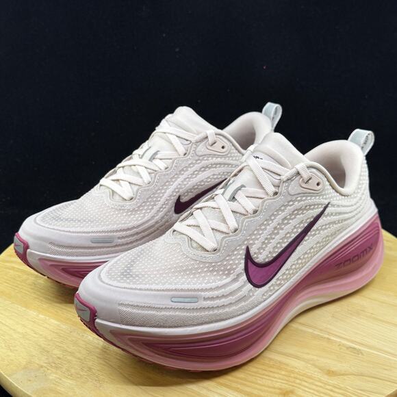 Nike Women’s Vomero Plus Silt Red Bordeaux Sweet Beet HV8154-602 Size 9.5 - Picture 2 of 9